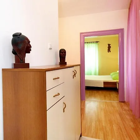 Apartment By The Sea Kastel Stafilic, - 8678 *